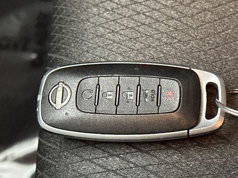 Used 2024 Nissan Rogue SV image 40