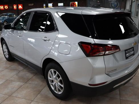 Used 2022 Chevrolet Equinox LT image 3