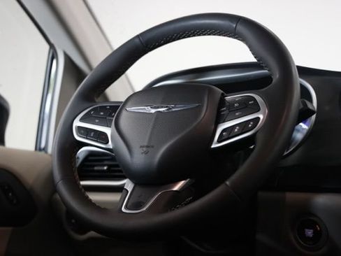 Used 2024 Chrysler Pacifica Touring-L FWD image 41
