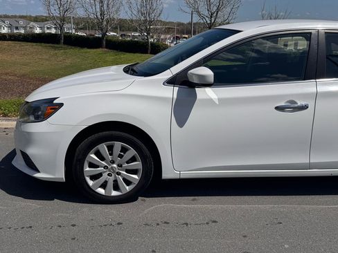 Used 2016 Nissan Sentra S image 8