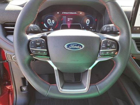 Certified 2025 Ford Explorer ST-Line w/ Premium Package AWD/4WD image 13