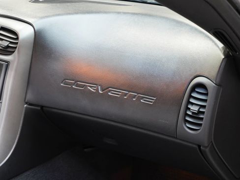 Used 2006 Chevrolet Corvette Coupe w/ Preferred Equipment Group RWD image 51