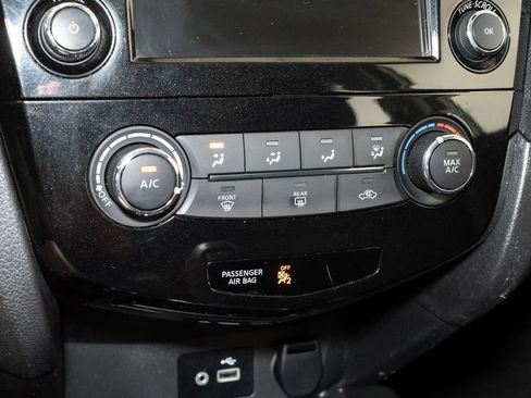 Used 2020 Nissan Rogue S FWD image 14