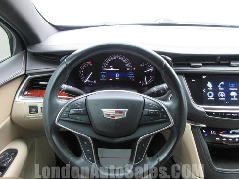 Used 2017 Cadillac XT5 Premium Luxury image 10