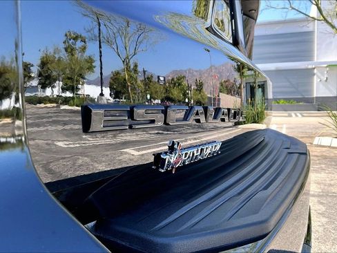 Used 2024 Cadillac Escalade Sport w/ LPO, ONYX Package AWD/4WD image 31