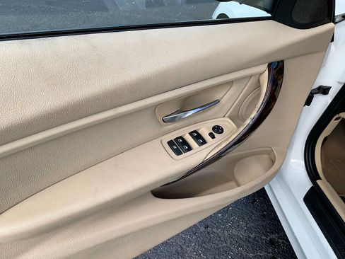 Used 2014 BMW 320i xDrive Sedan AWD/4WD image 21