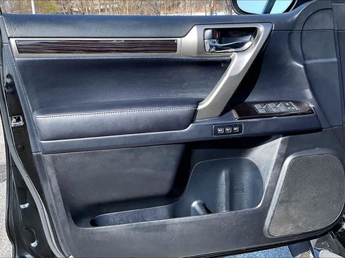 Used 2018 Lexus GX 460 image 22