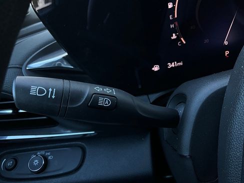 Used 2025 Buick Envista Preferred image 34