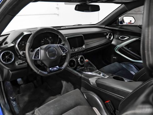 Used 2018 Chevrolet Camaro SS RWD image 15