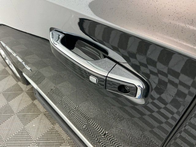 Used 2022 GMC Yukon Denali AWD/4WD image 11