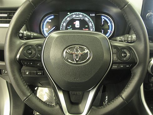 Used 2023 Toyota RAV4 XLE Premium image 14