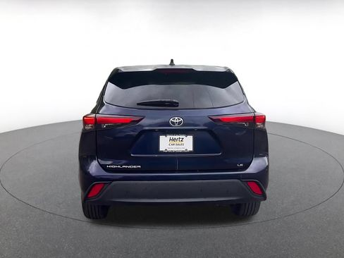 Used 2025 Toyota Highlander LE FWD image 10