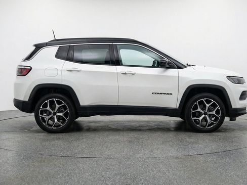 Used 2025 Jeep Compass Limited AWD/4WD image 11