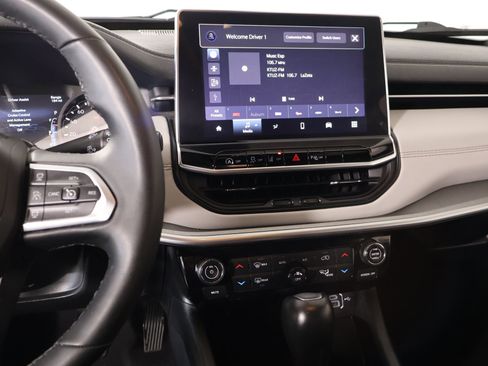 Used 2025 Jeep Compass Limited image 5