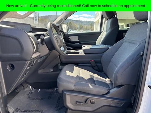 Used 2025 Ford Expedition Active image 9