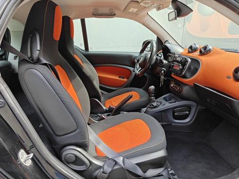 Used 2016 smart fortwo passion RWD image 20