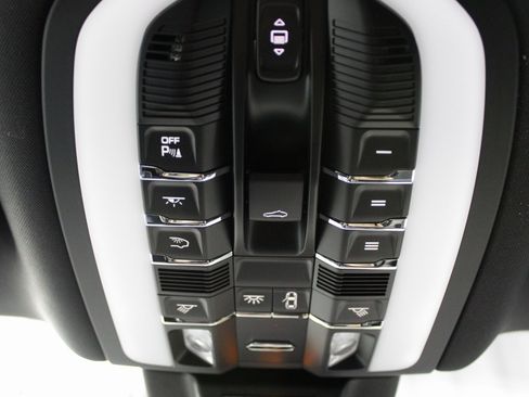 New 2026 Porsche Macan image 35