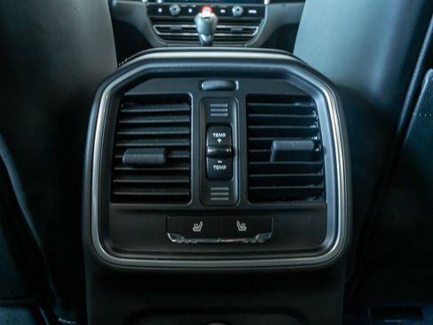 Certified 2026 Porsche Macan AWD/4WD image 22