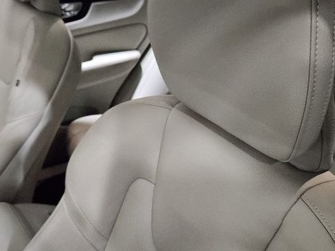 Used 2019 Volvo XC60 T6 Momentum w/ Advanced Package image 34