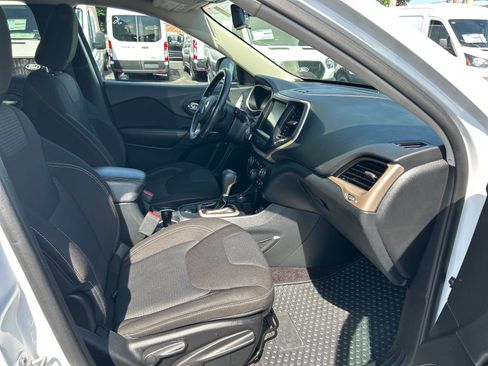 Used 2016 Jeep Cherokee Latitude w/ Cold Weather Group AWD/4WD image 17