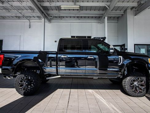 Used 2017 Ford F250 XLT w/ XLT Premium Package image 18