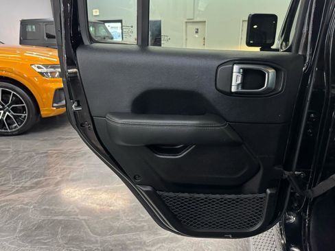 Used 2019 Jeep Wrangler Unlimited Sahara w/ Uconnect 4C Nav & Sound Group AWD/4WD image 35