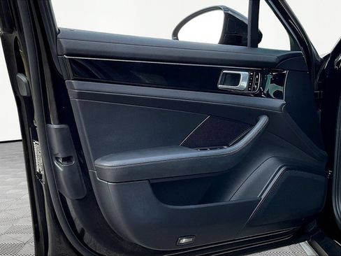 Used 2020 Porsche Panamera image 23