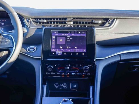 New 2025 Jeep Grand Cherokee L Laredo image 14