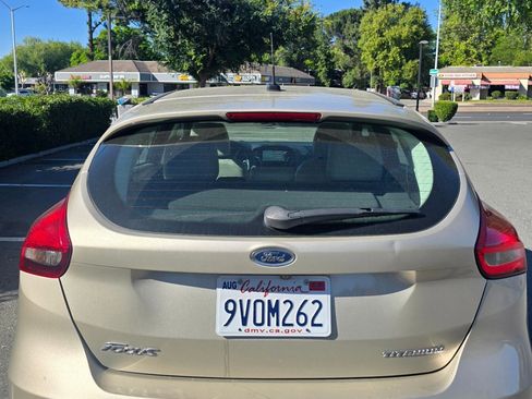 Used 2018 Ford Focus Titanium w/ Titanium Technology Package FWD image 3
