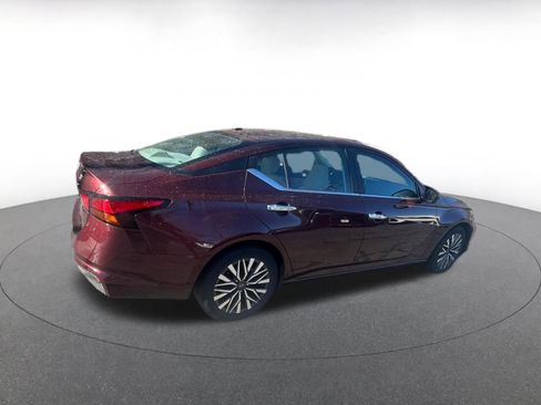 Used 2025 Nissan Sentra SV image 8