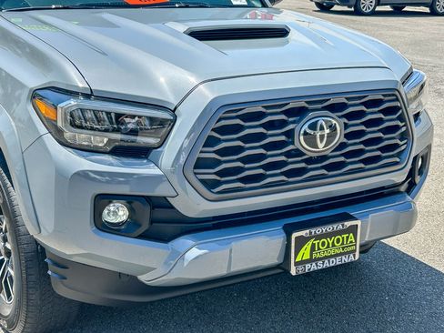 Used 2020 Toyota Tacoma TRD Sport w/ Technology Package RWD image 5