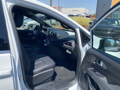 New 2026 Chrysler Voyager LX image 27