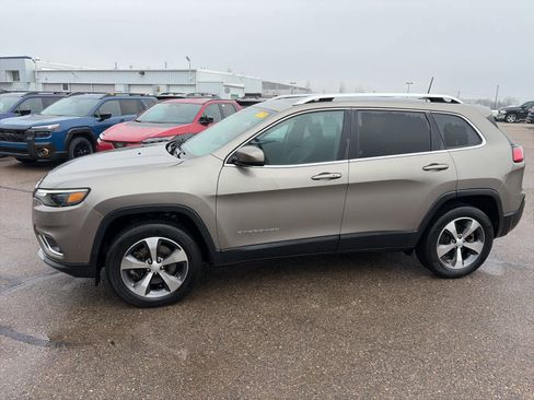 Used 2021 Jeep Cherokee Limited image 2