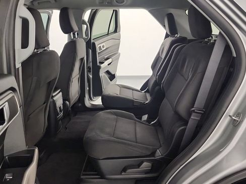 Used 2023 Ford Explorer XLT AWD/4WD image 15