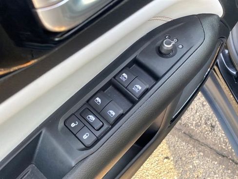 Used 2022 Jeep Compass Limited image 18