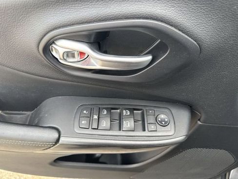 Used 2015 Jeep Cherokee Limited image 11