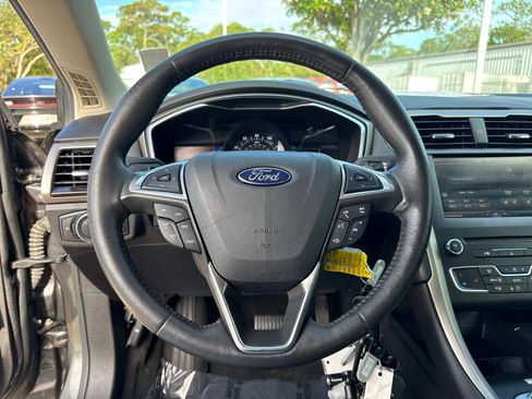 Used 2016 Ford Fusion SE w/ Equipment Group 202A AWD/4WD image 28