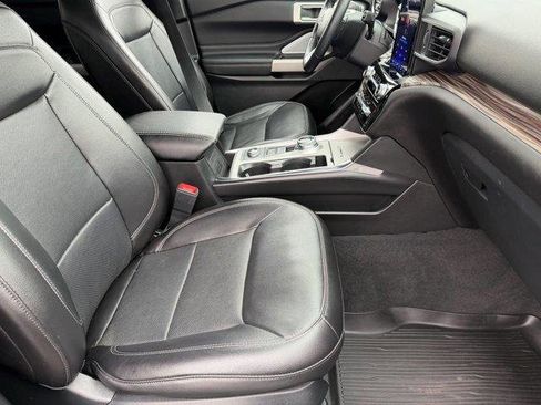 Used 2023 Ford Explorer Limited w/ Limited Technology Package image 12