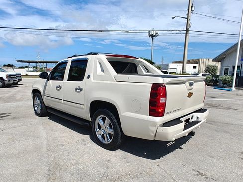 Used 2013 Chevrolet Avalanche LTZ AWD/4WD image 5