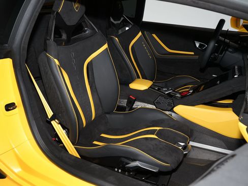 Used 2023 Lamborghini Huracan Tecnica RWD image 12