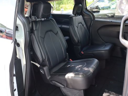 Used 2026 Chrysler Pacifica Select FWD image 48