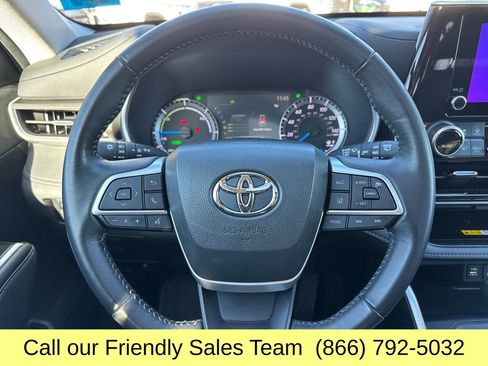 Certified 2023 Toyota Highlander XLE image 17