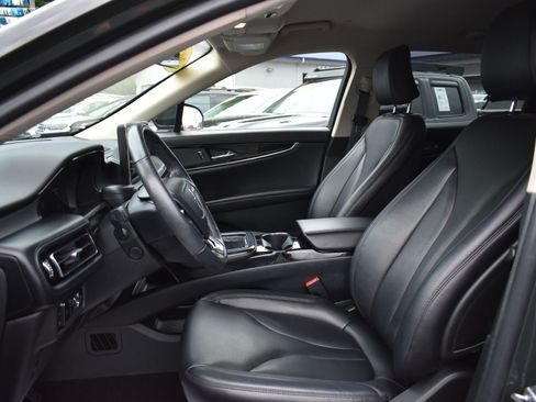 Used 2023 Lincoln Nautilus AWD w/ Premium Package image 15