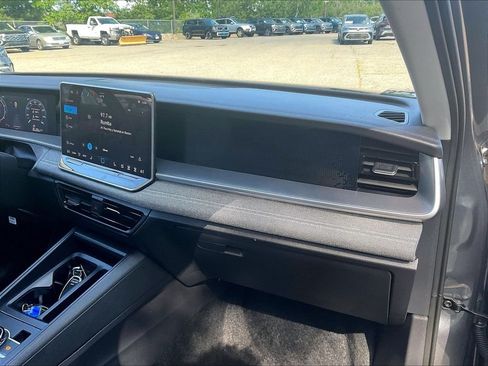 Used 2025 Volkswagen Tiguan S AWD/4WD image 13