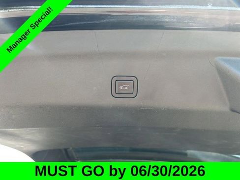 Used 2024 Chevrolet Suburban Premier AWD/4WD image 31