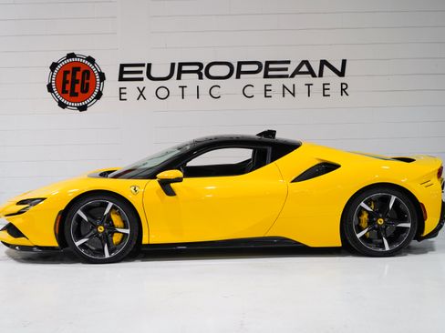 Used 2021 Ferrari SF90 Stradale AWD/4WD image 7
