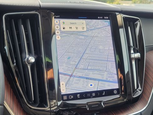 Certified 2023 Volvo XC60 B5 Ultimate AWD/4WD image 23