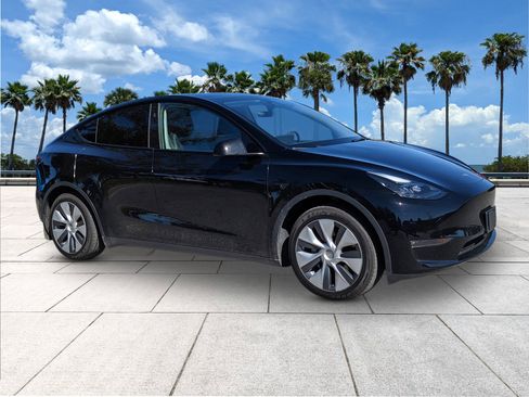 Used 2023 Tesla Model Y Long Range image 2
