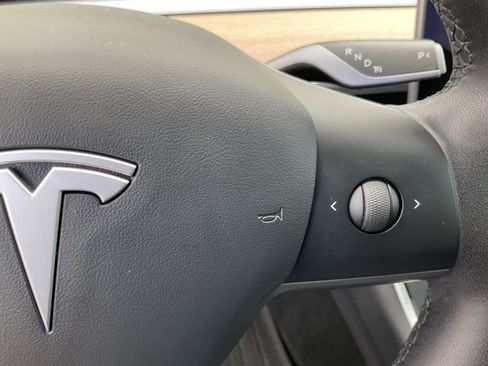 Used 2020 Tesla Model Y Long Range AWD/4WD image 26
