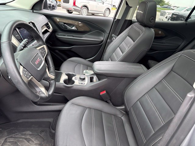 Used 2024 GMC Terrain Denali w/ Denali Premium Package AWD/4WD image 9